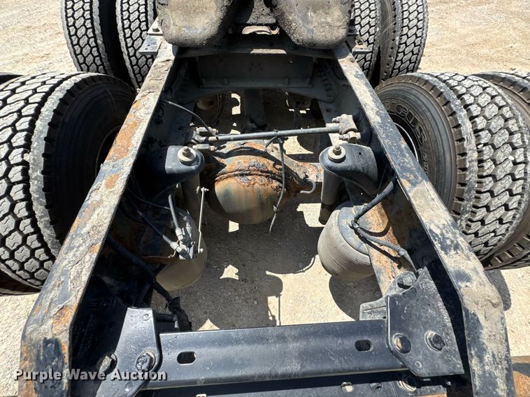 image for item DU9064 2014 Kenworth T660 semi truck