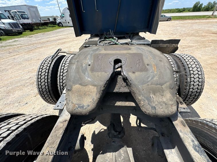 image for item DU9064 2014 Kenworth T660 semi truck