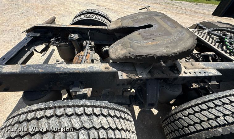 image for item DU9064 2014 Kenworth T660 semi truck