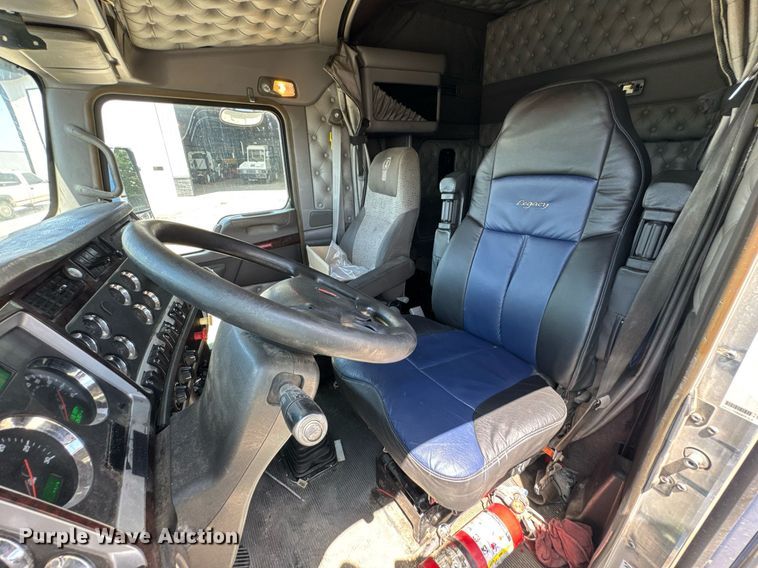 image for item DU9064 2014 Kenworth T660 semi truck