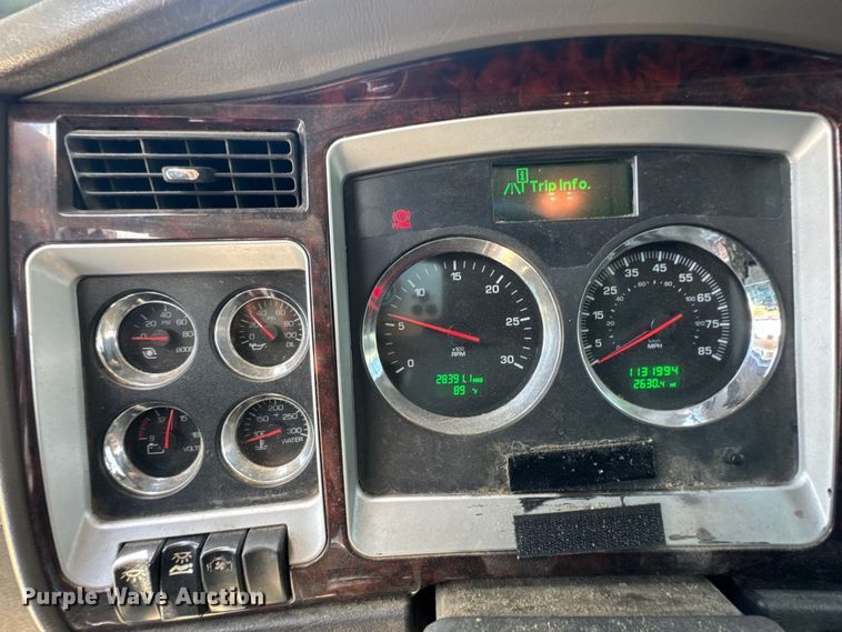 image for item DU9064 2014 Kenworth T660 semi truck