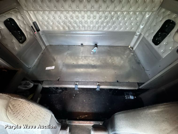 image for item DU9064 2014 Kenworth T660 semi truck