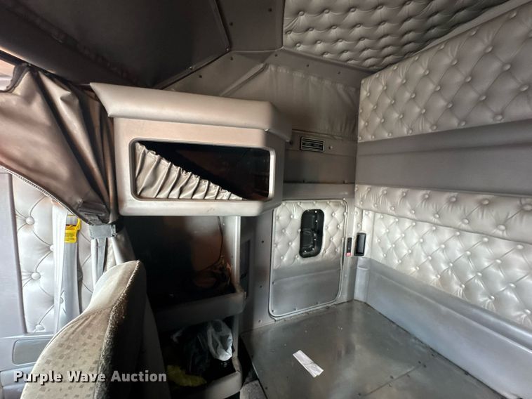 image for item DU9064 2014 Kenworth T660 semi truck