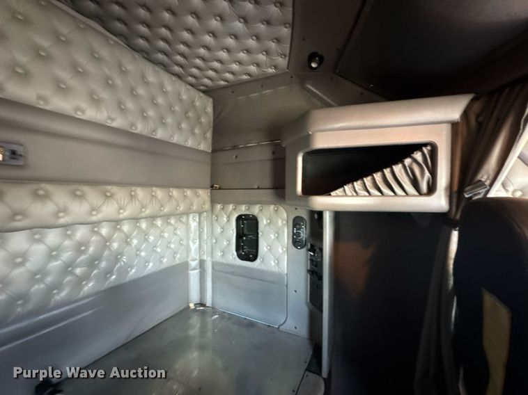 image for item DU9064 2014 Kenworth T660 semi truck