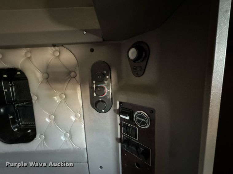 image for item DU9064 2014 Kenworth T660 semi truck