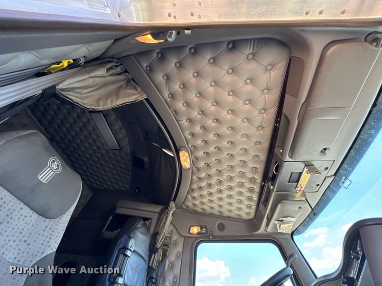 image for item DU9064 2014 Kenworth T660 semi truck