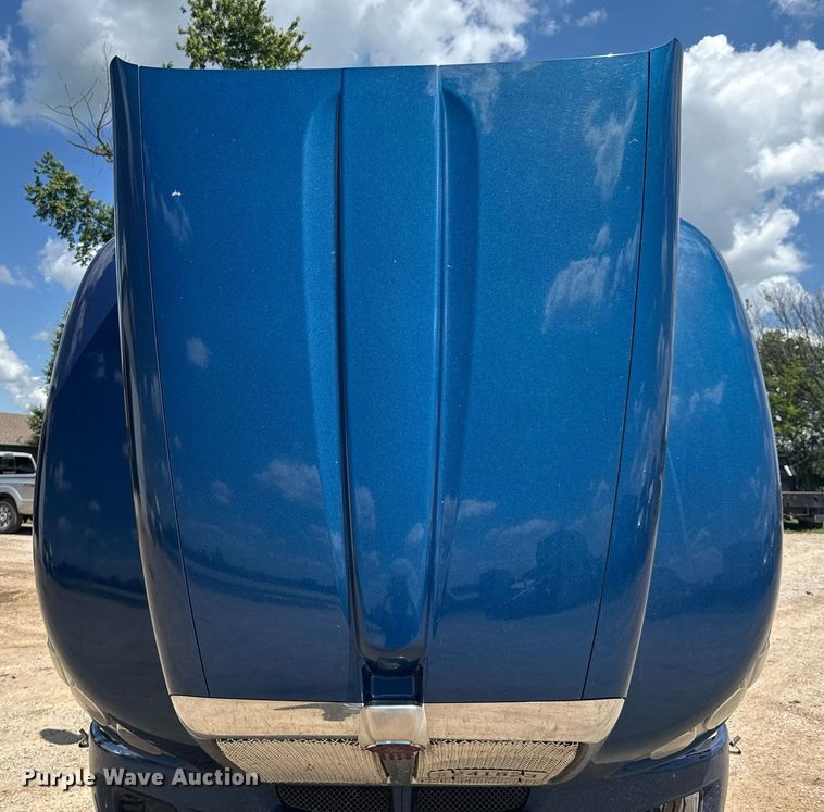 image for item DU9064 2014 Kenworth T660 semi truck