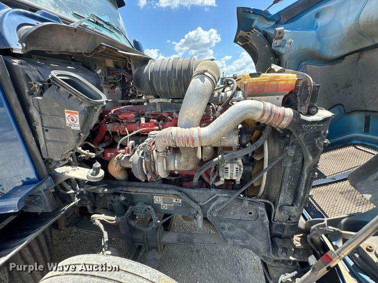 image for item DU9064 2014 Kenworth T660 semi truck