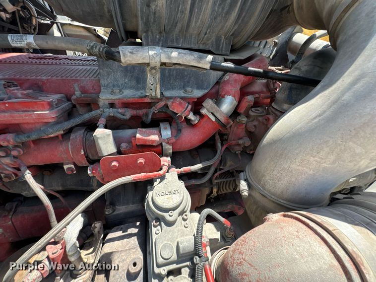 image for item DU9064 2014 Kenworth T660 semi truck