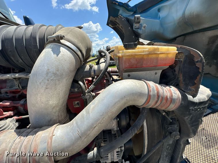 image for item DU9064 2014 Kenworth T660 semi truck