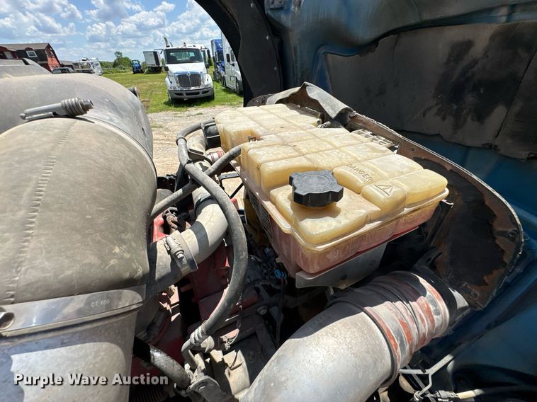 image for item DU9064 2014 Kenworth T660 semi truck