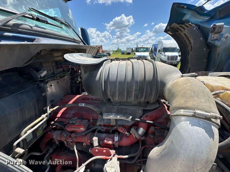 image for item DU9064 2014 Kenworth T660 semi truck