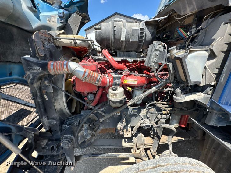 image for item DU9064 2014 Kenworth T660 semi truck