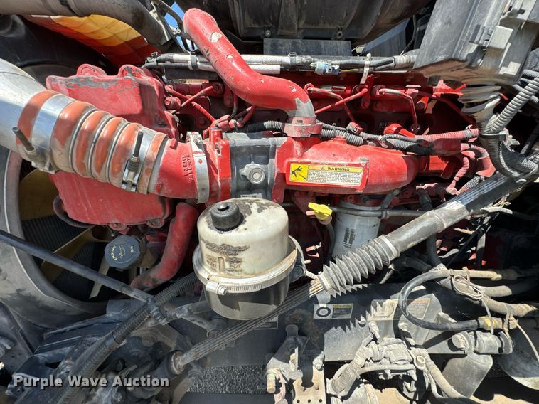 image for item DU9064 2014 Kenworth T660 semi truck