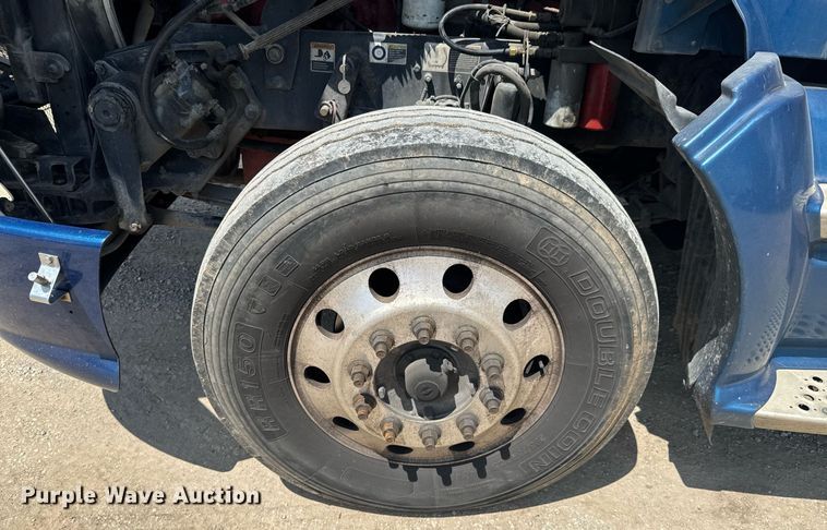 image for item DU9064 2014 Kenworth T660 semi truck