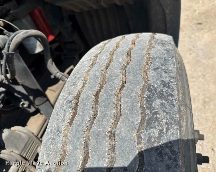 image for item DU9064 2014 Kenworth T660 semi truck