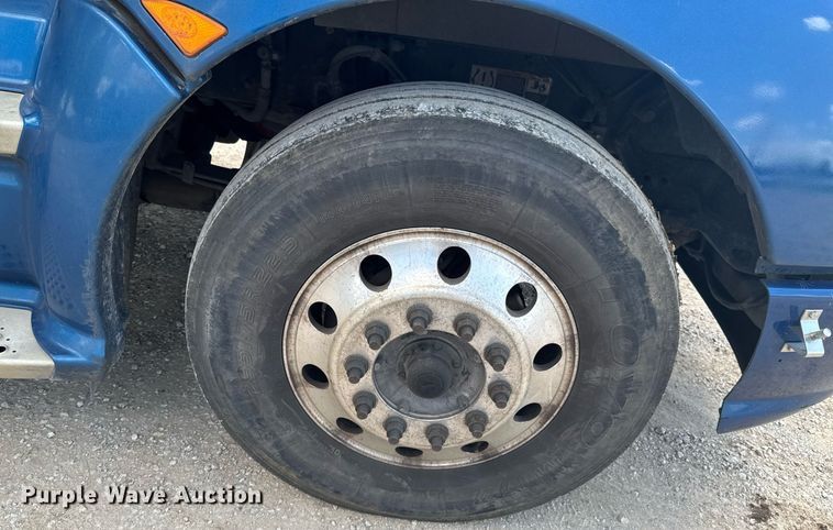 image for item DU9064 2014 Kenworth T660 semi truck