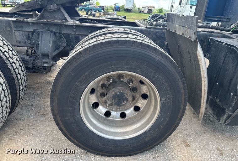 image for item DU9064 2014 Kenworth T660 semi truck