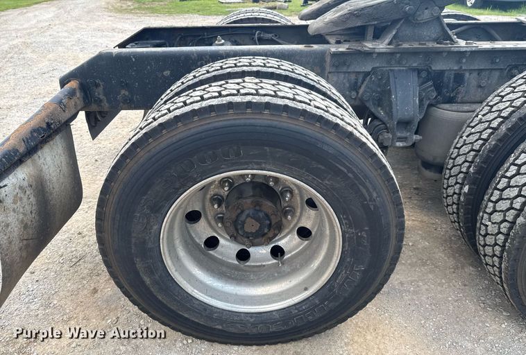 image for item DU9064 2014 Kenworth T660 semi truck