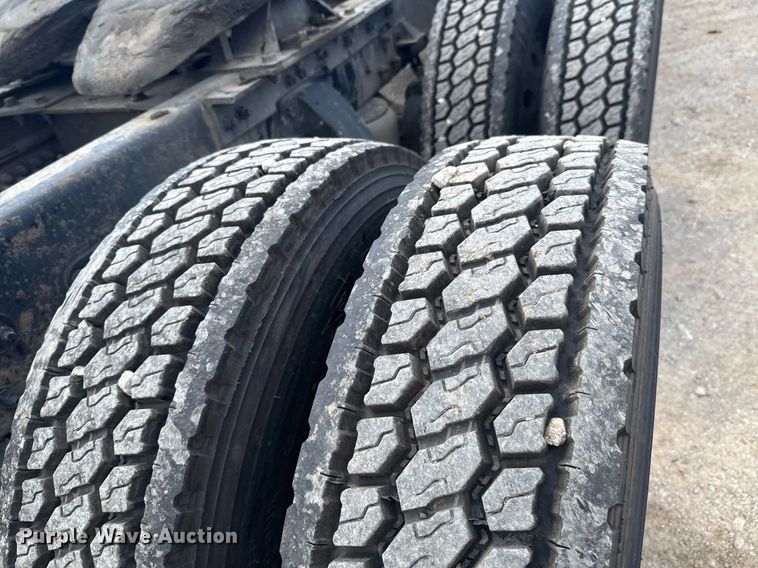 image for item DU9064 2014 Kenworth T660 semi truck