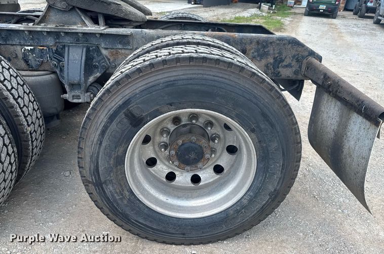 image for item DU9064 2014 Kenworth T660 semi truck