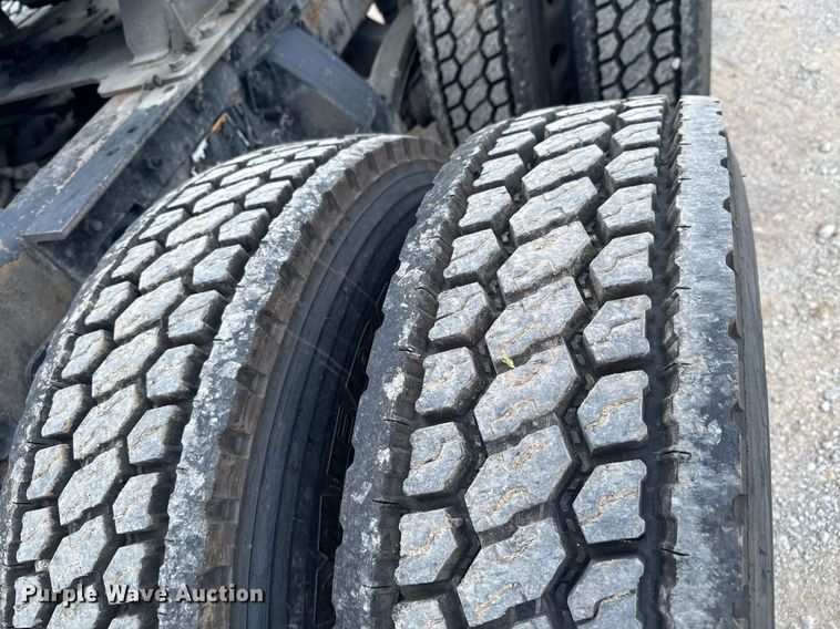 image for item DU9064 2014 Kenworth T660 semi truck