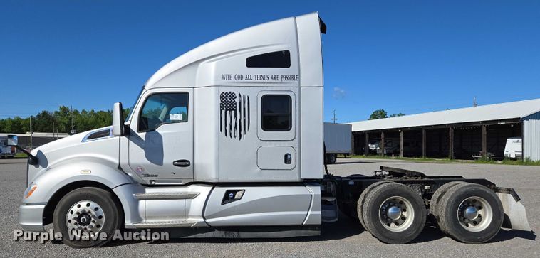 image for item DW7025 2017 Kenworth T680 semi truck