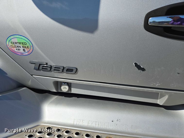 image for item DW7025 2017 Kenworth T680 semi truck