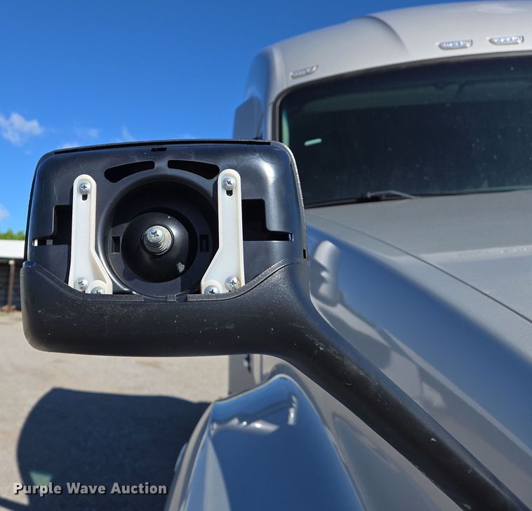 image for item DW7025 2017 Kenworth T680 semi truck