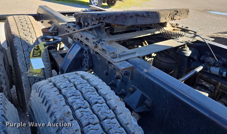 image for item DW7025 2017 Kenworth T680 semi truck