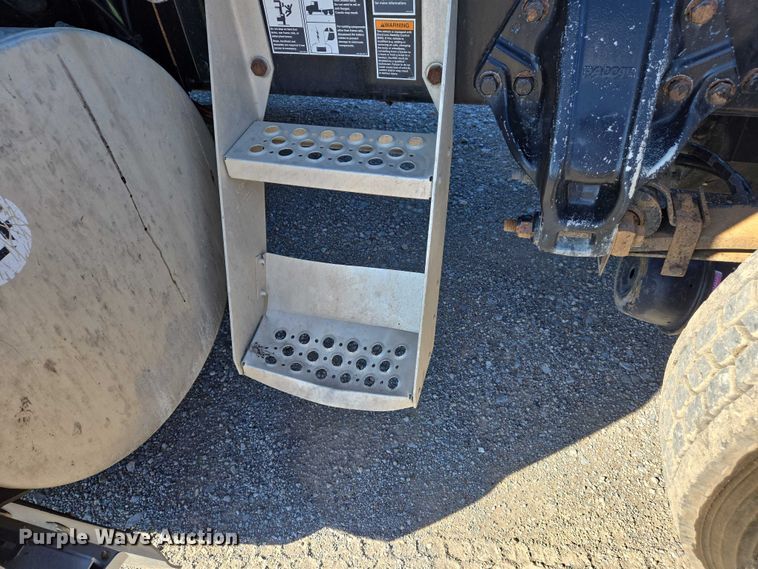 image for item DW7025 2017 Kenworth T680 semi truck