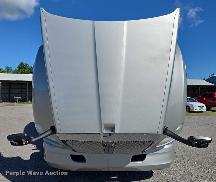 image for item DW7025 2017 Kenworth T680 semi truck