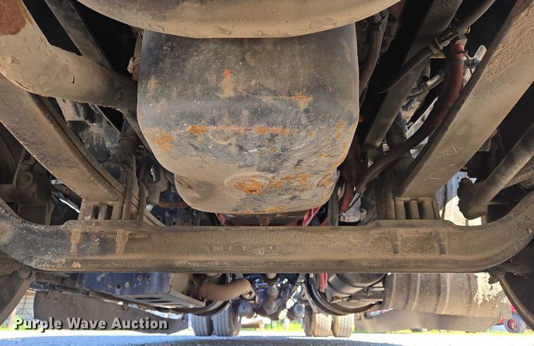 image for item DW7025 2017 Kenworth T680 semi truck