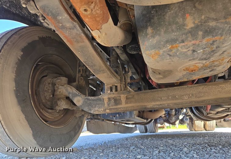 image for item DW7025 2017 Kenworth T680 semi truck