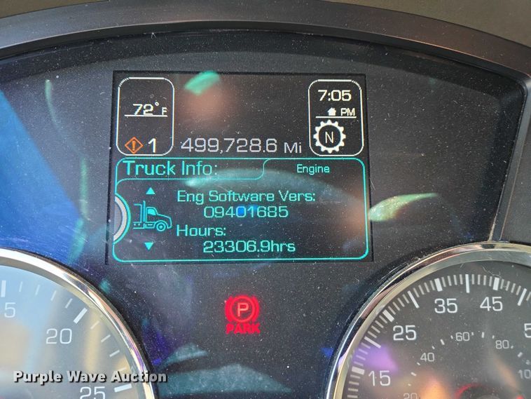 image for item DW7025 2017 Kenworth T680 semi truck