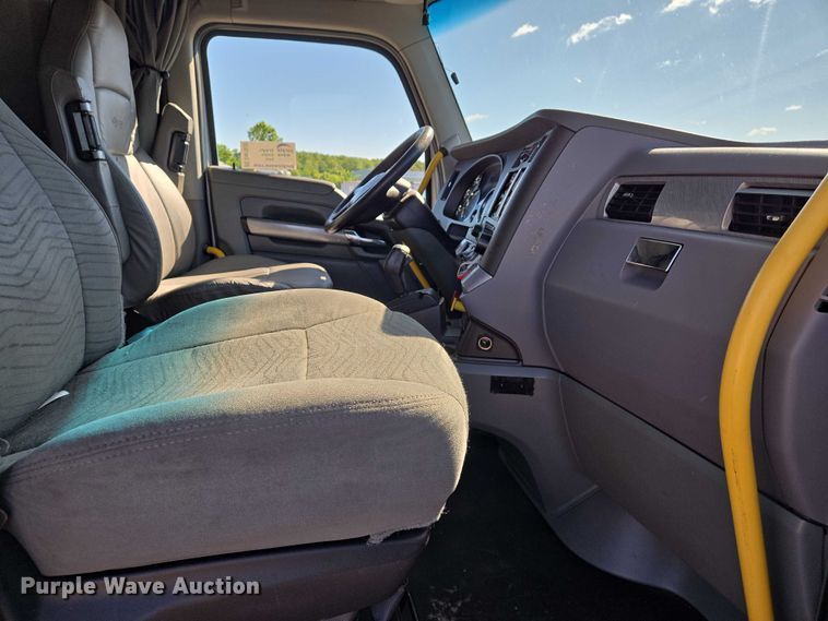 image for item DW7025 2017 Kenworth T680 semi truck