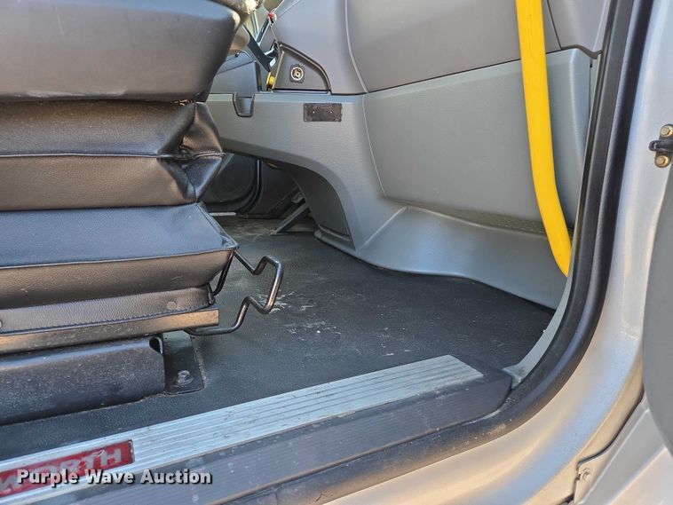 image for item DW7025 2017 Kenworth T680 semi truck