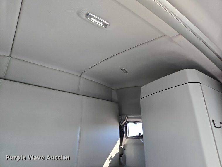 image for item DW7025 2017 Kenworth T680 semi truck