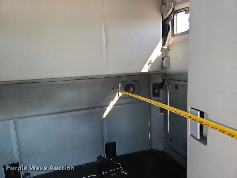 image for item DW7025 2017 Kenworth T680 semi truck