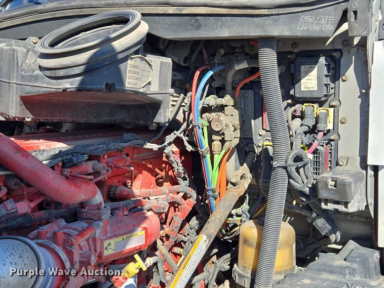 image for item DW7025 2017 Kenworth T680 semi truck