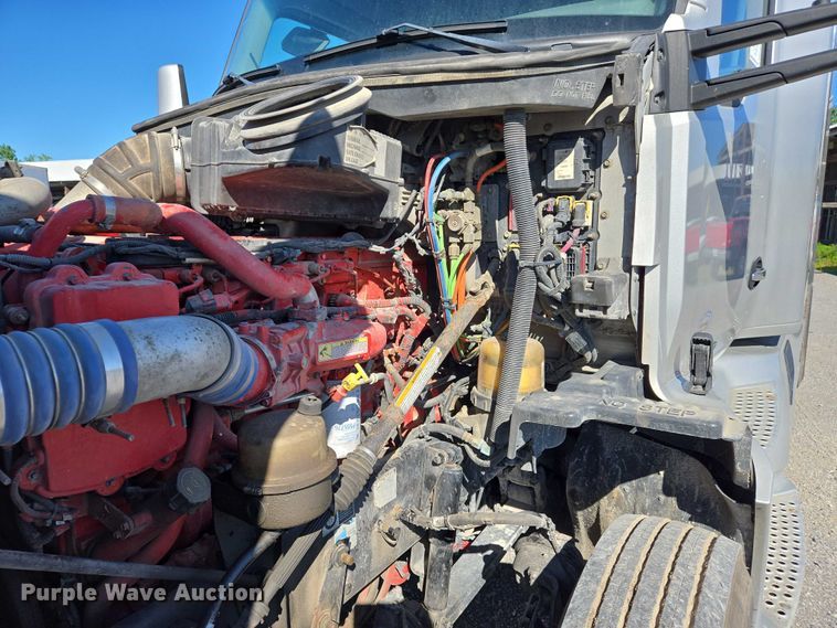 image for item DW7025 2017 Kenworth T680 semi truck