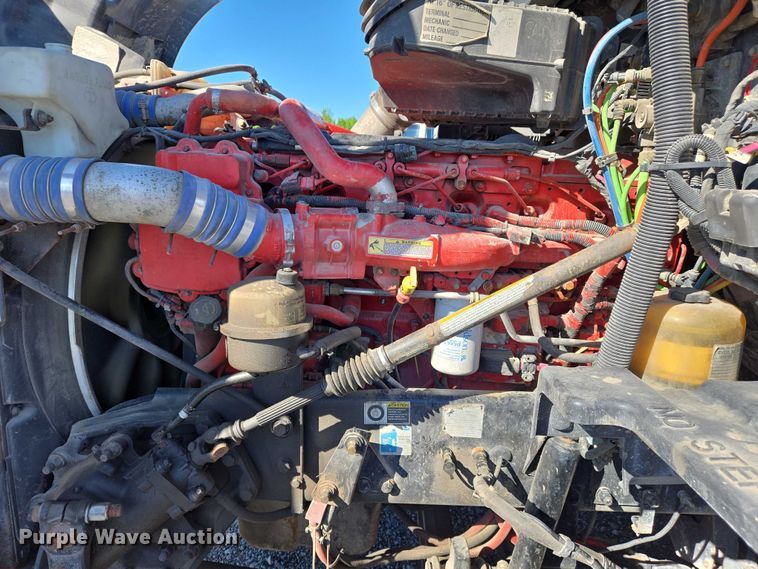 image for item DW7025 2017 Kenworth T680 semi truck