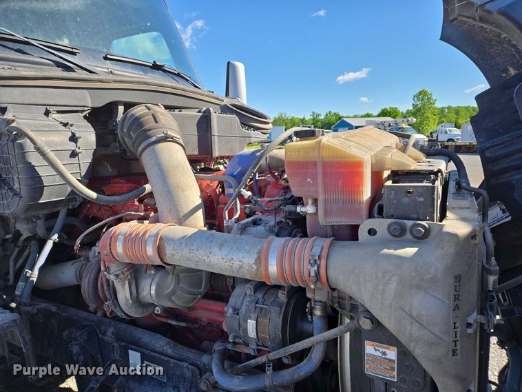 image for item DW7025 2017 Kenworth T680 semi truck