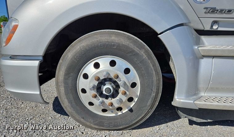 image for item DW7025 2017 Kenworth T680 semi truck