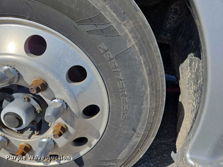 image for item DW7025 2017 Kenworth T680 semi truck