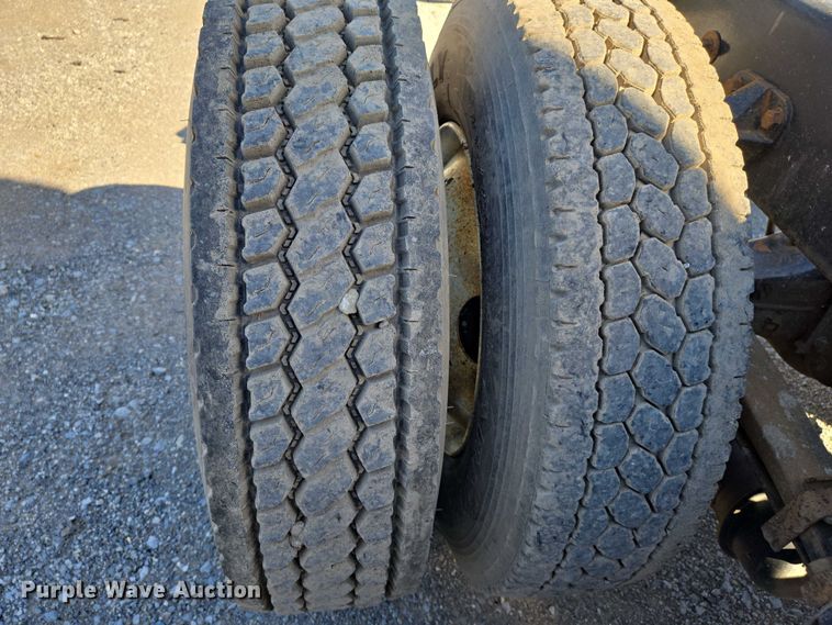 image for item DW7025 2017 Kenworth T680 semi truck