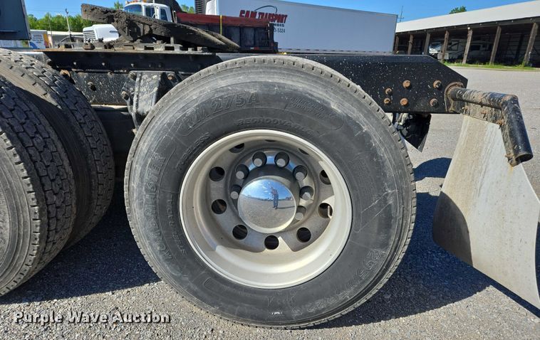 image for item DW7025 2017 Kenworth T680 semi truck