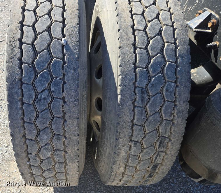 image for item DW7025 2017 Kenworth T680 semi truck