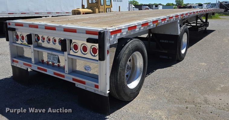 image for item DW7027 2008 Reitnouer flatbed trailer