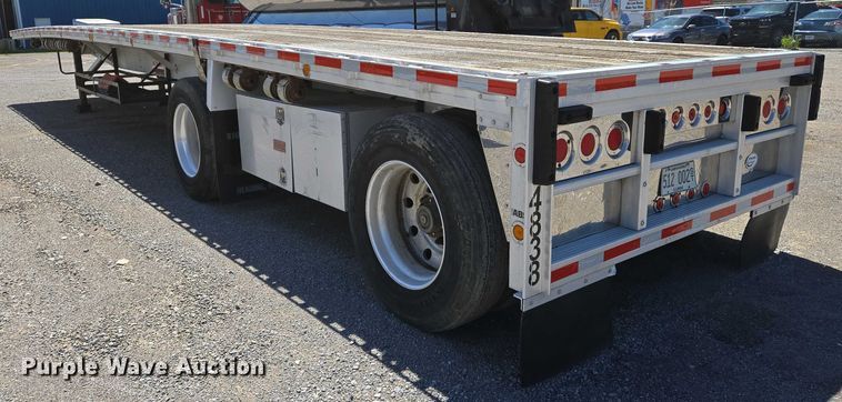 image for item DW7027 2008 Reitnouer flatbed trailer